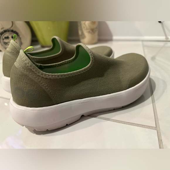 Comfort to the max!  OOFOS OOmg Eezee Low Shoe – Size 7 – Worn Twice! - Picture 10 of 10
